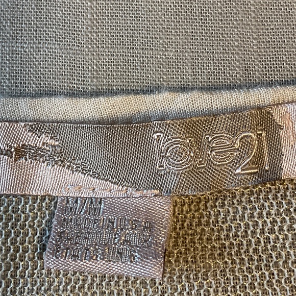 Forever 21 Cream Crop Top - Picture 6 of 7